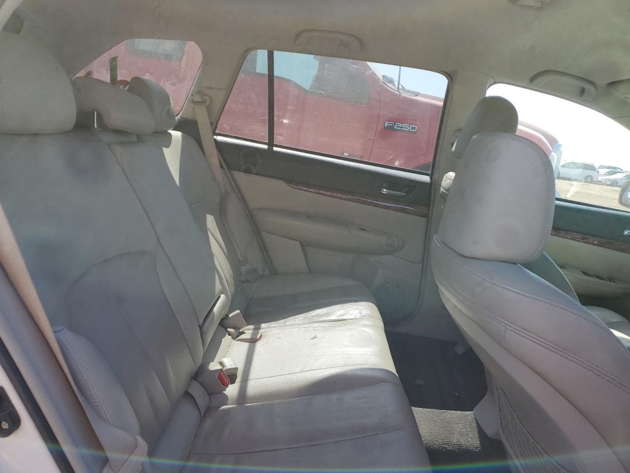 2011 Subaru Outback - Image 10