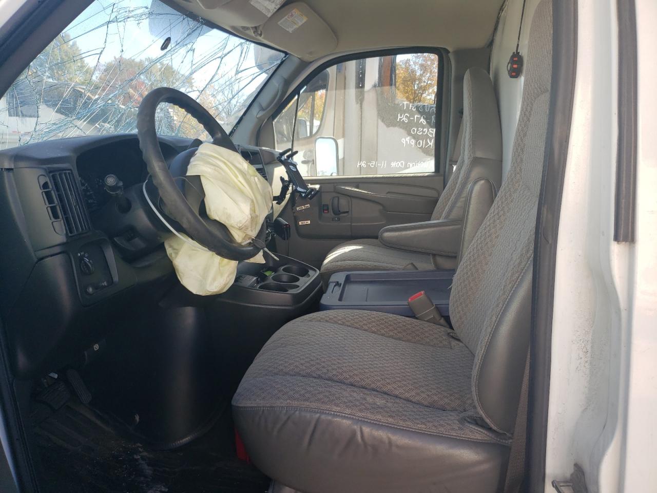 2006 Chevrolet Express - Image 11