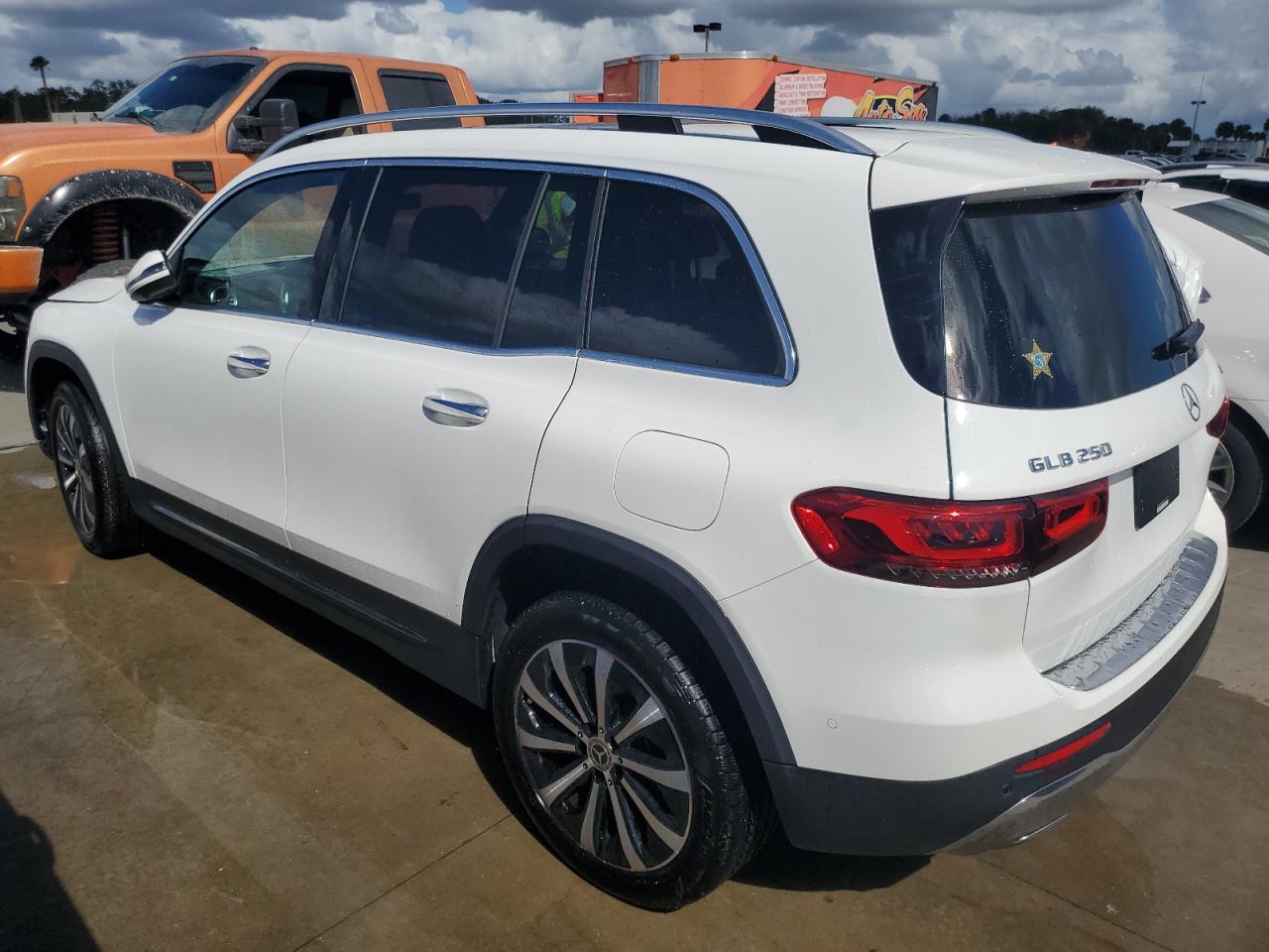 2023 Mercedes-Benz GLB - Image 2