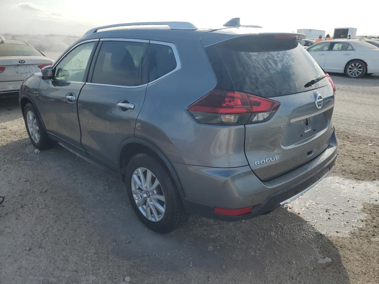2019 Nissan Rogue - Image 2