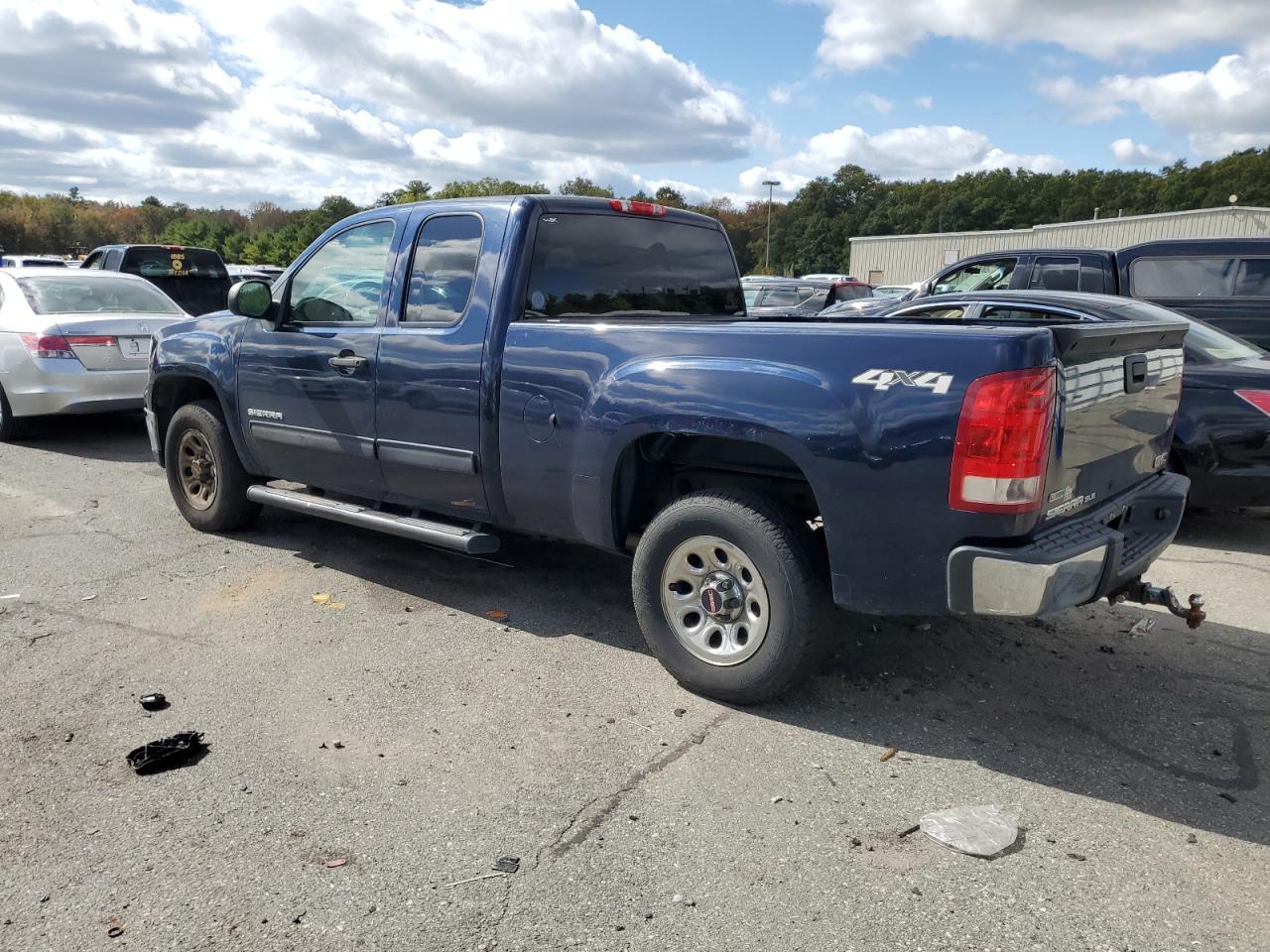 2011 GMC Sierra - Image 2