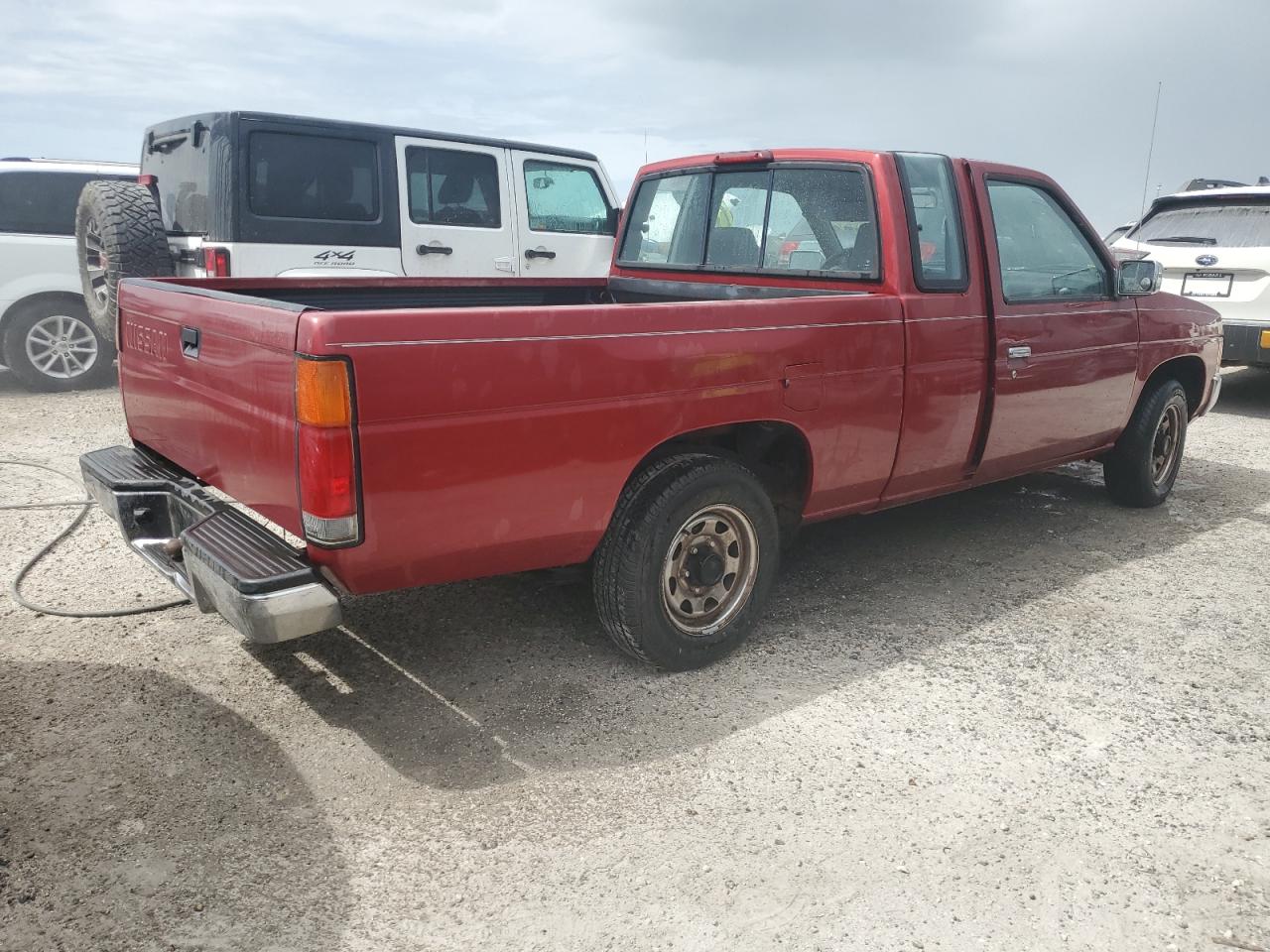 1995 Nissan Titan - Image 3