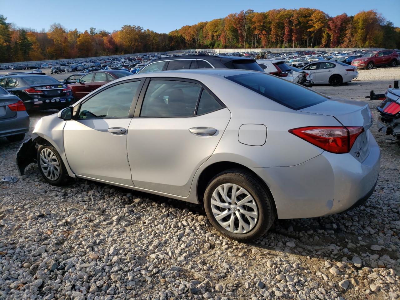 VIN 2T1BURHE6JC069932 2018 TOYOTA COROLLA no.2