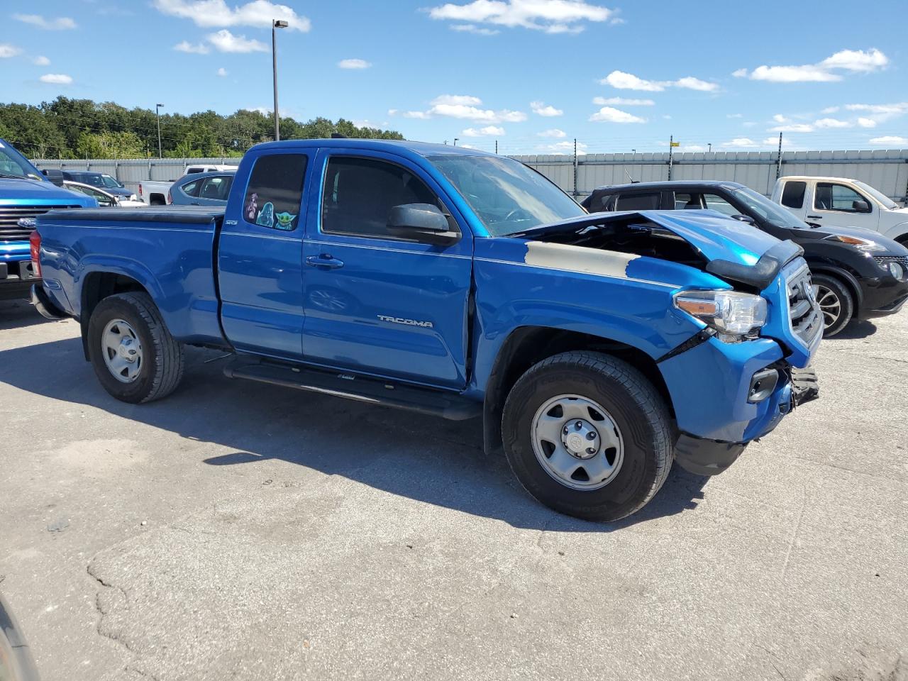 VIN 5TFRX5GN6HX077041 2017 TOYOTA TACOMA no.4