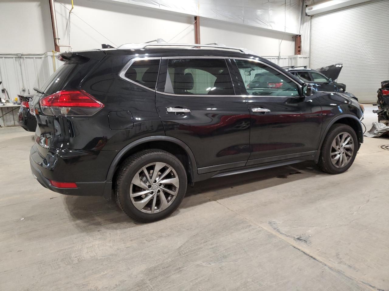 2017 Nissan Rogue - Image 3