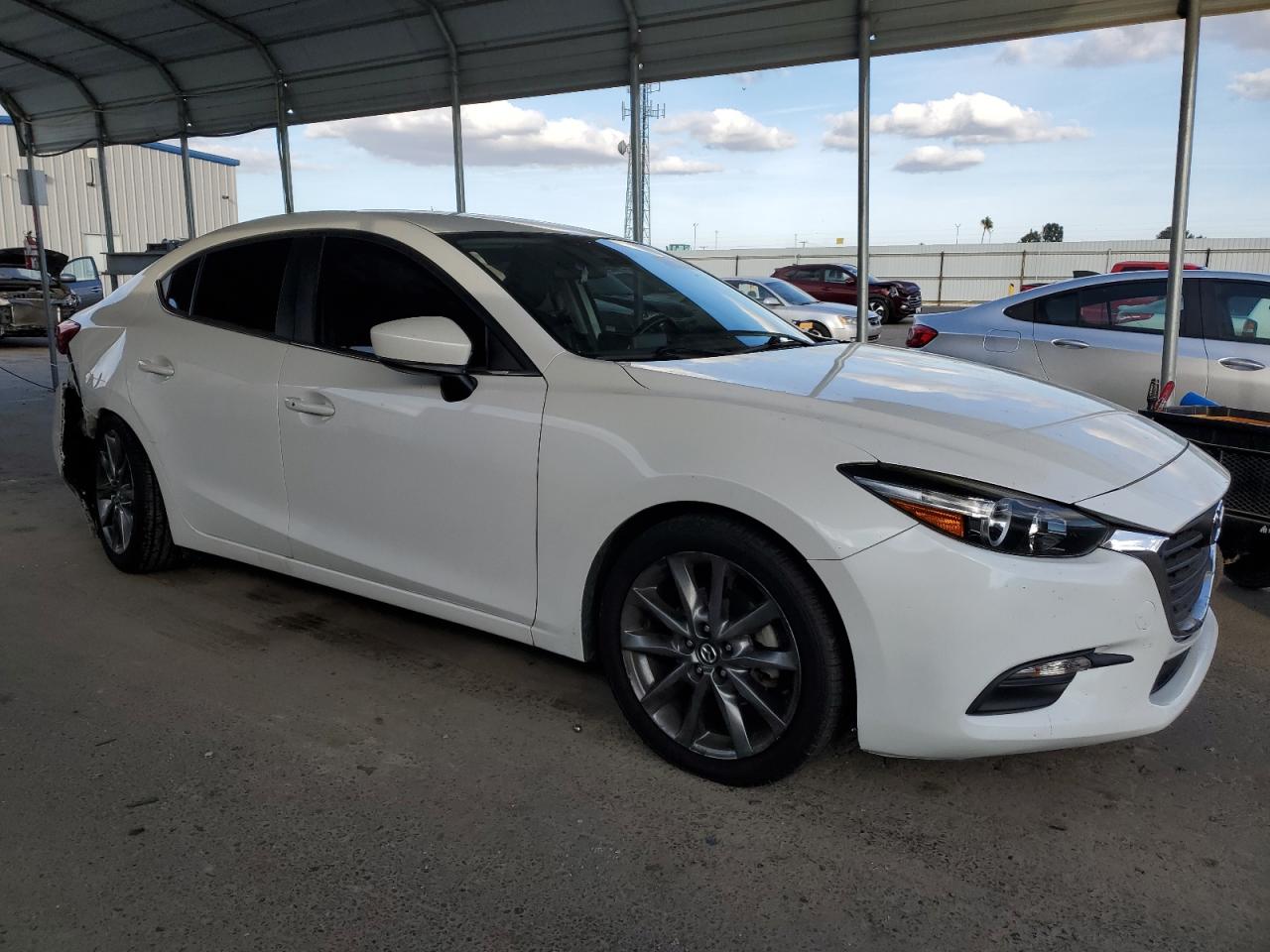 VIN 3MZBN1V30JM203212 2018 MAZDA 3 no.4