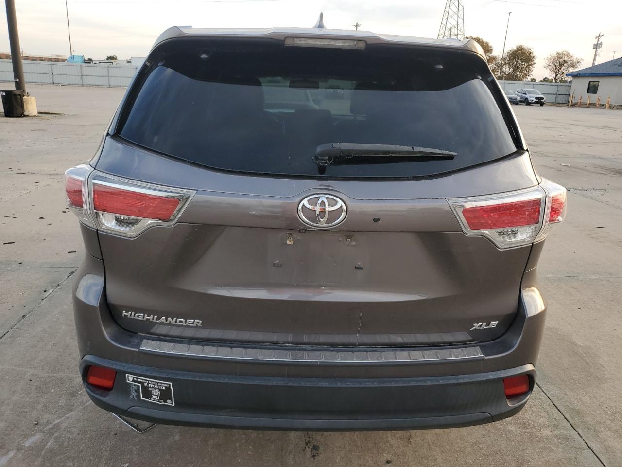 2015 Toyota Highlander Xle VIN: 5TDKKRFH5FS039354 Lot: 78452834