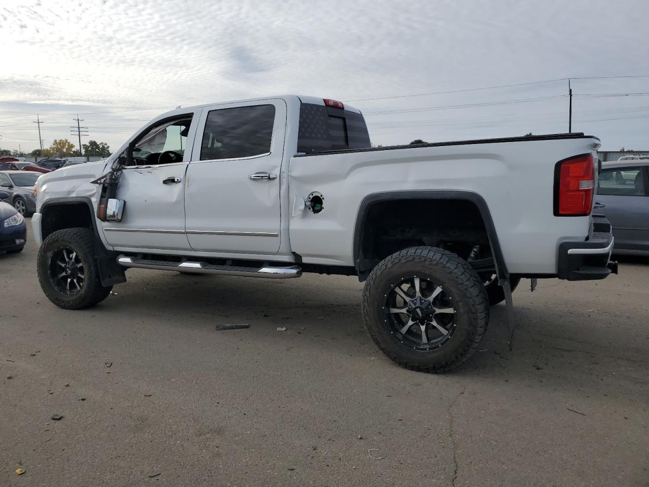2017 GMC Sierra - Image 2