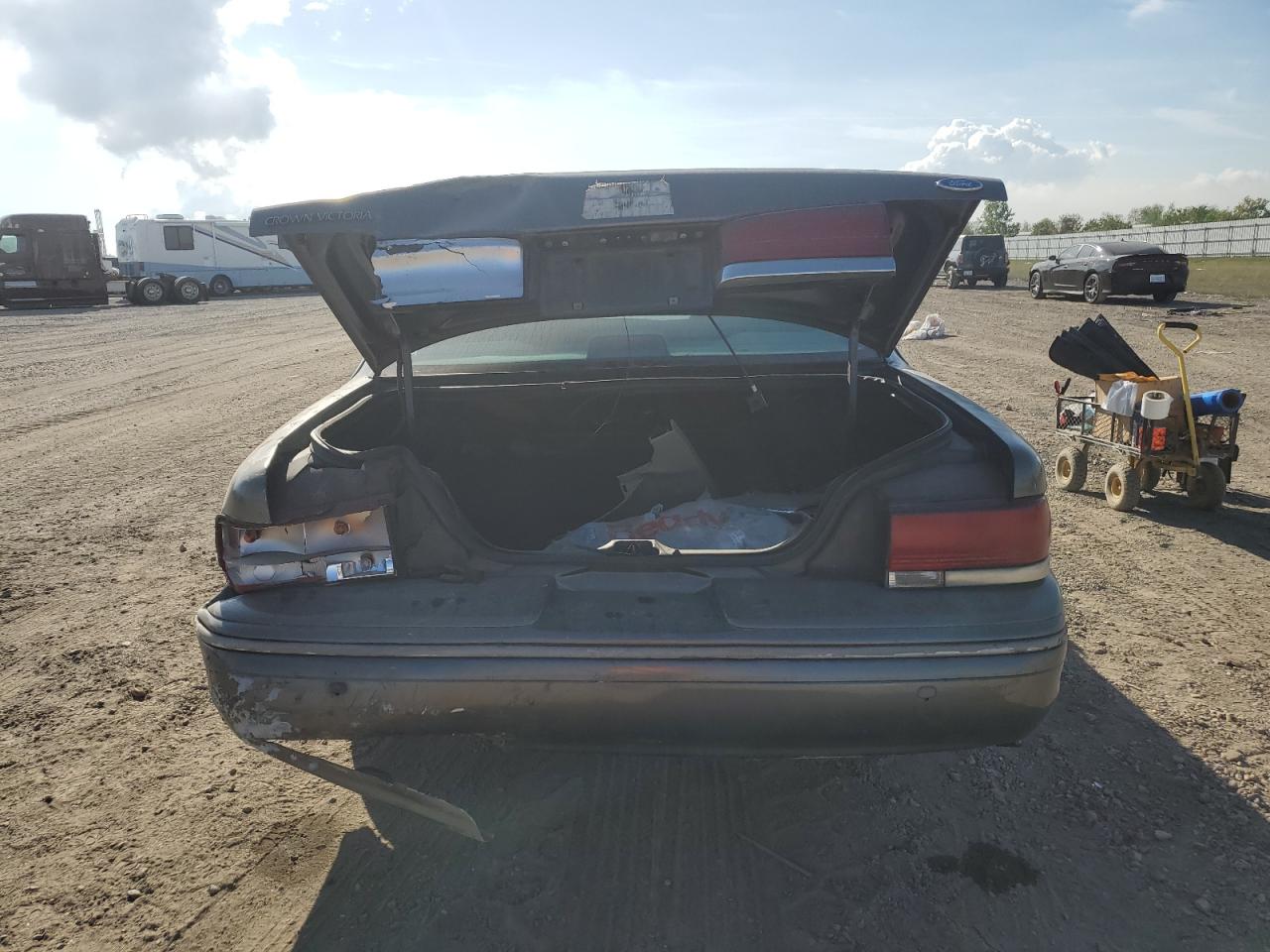 1996 Ford Crown Victoria VIN: 2FALP73WXTX196123 Lot: 77444094