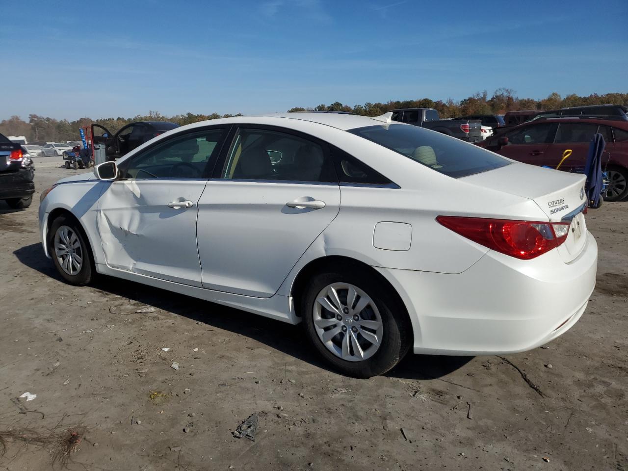 2011 Hyundai Sonata - Image 2