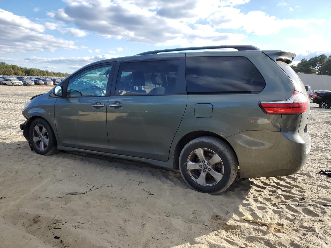 2020 Toyota Sienna - Image 2