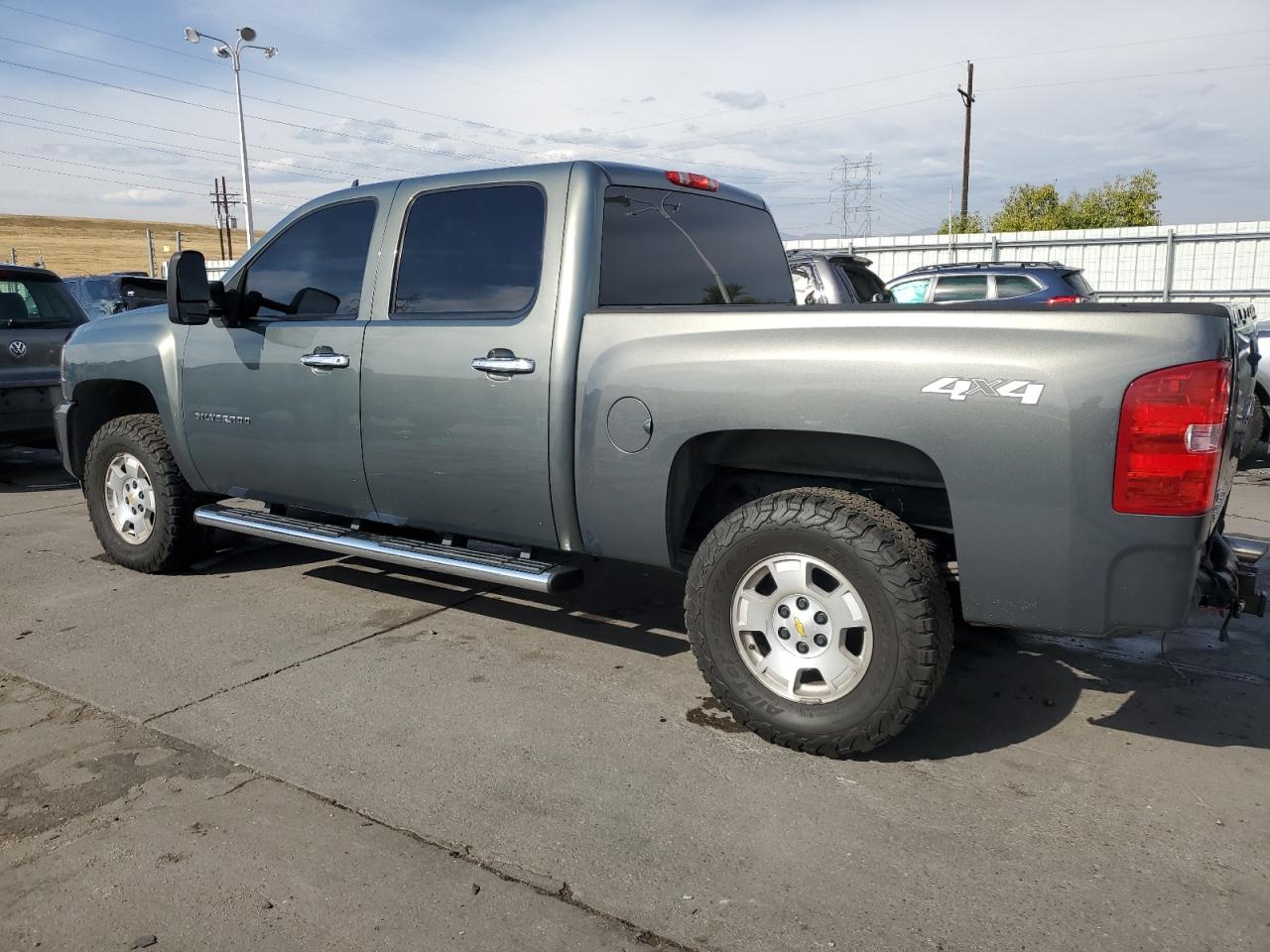 3GCUKSE22BG163233 2011 Chevrolet Silverado K1500 Lt