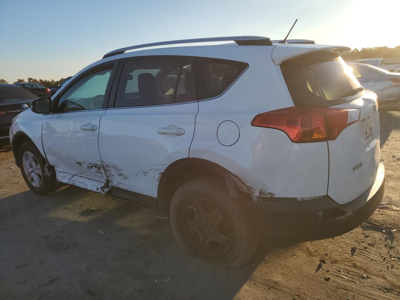 VIN JTMBFREV3FJ020617 2015 TOYOTA RAV4 no.2