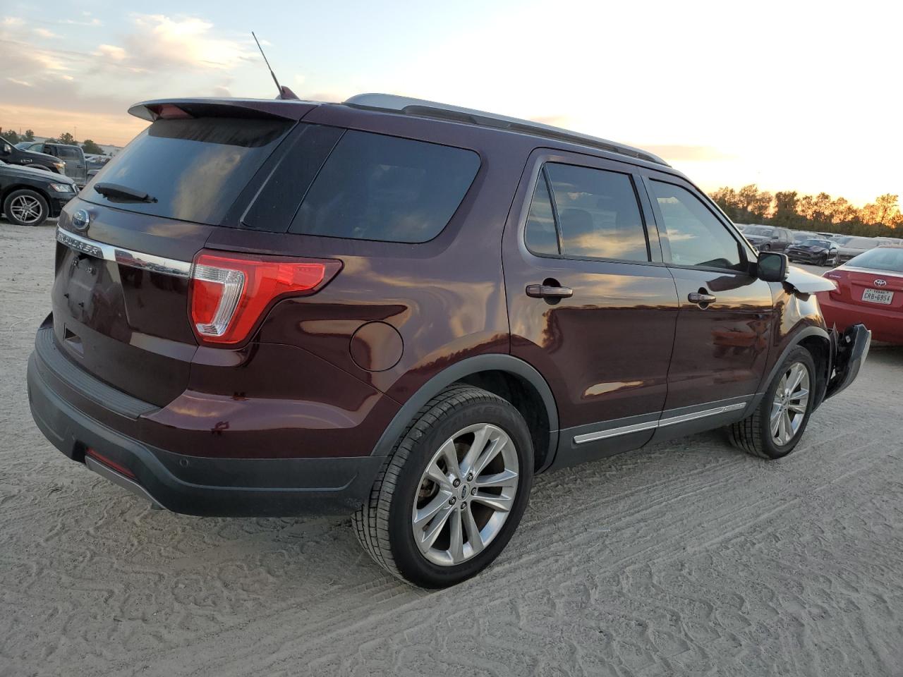 2019 Ford Explorer - Image 3