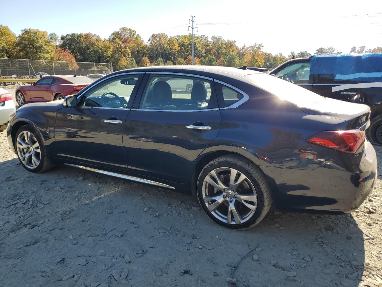 2018 Infiniti Q70 - Image 2