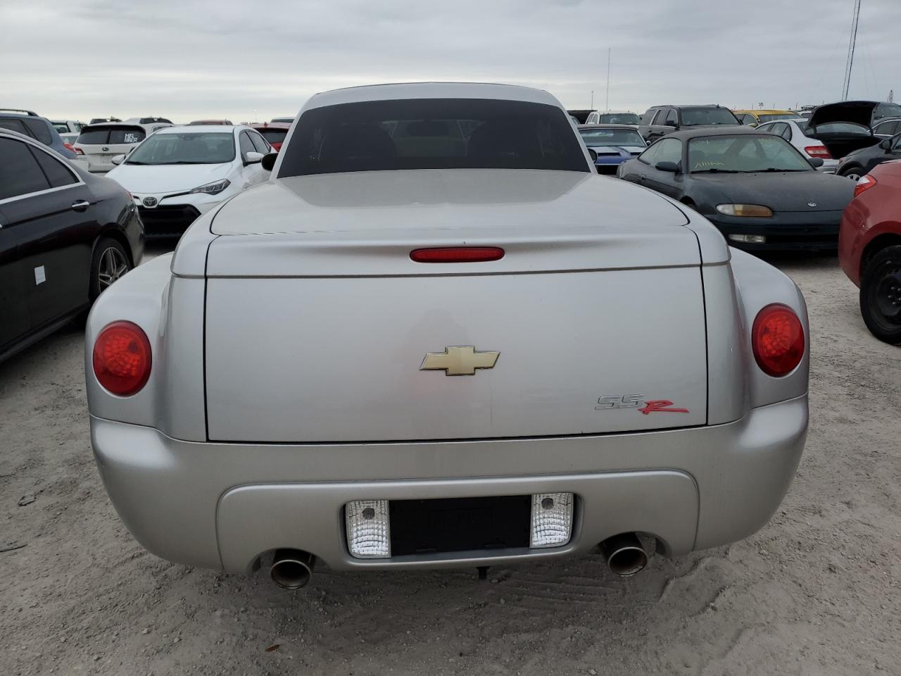 2005 Chevrolet SSR - Image 6