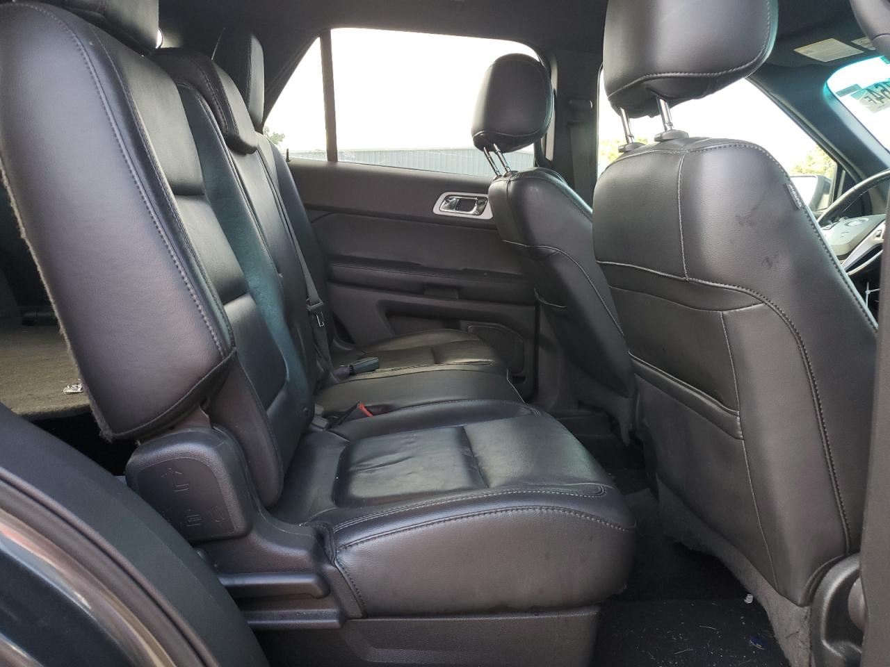 2015 Ford Explorer - Image 10