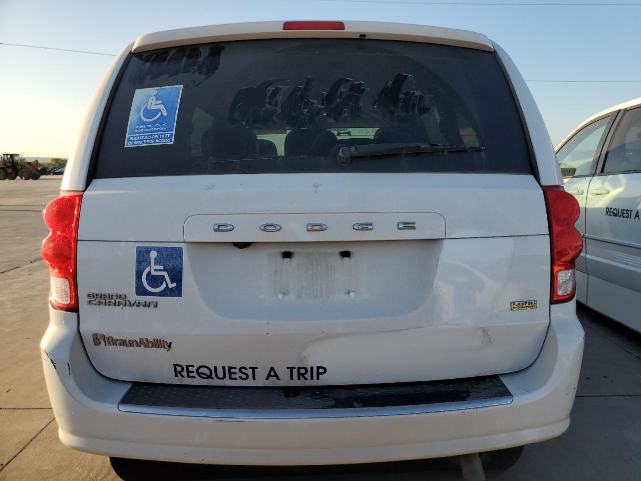 2019 Dodge Caravan - Image 6