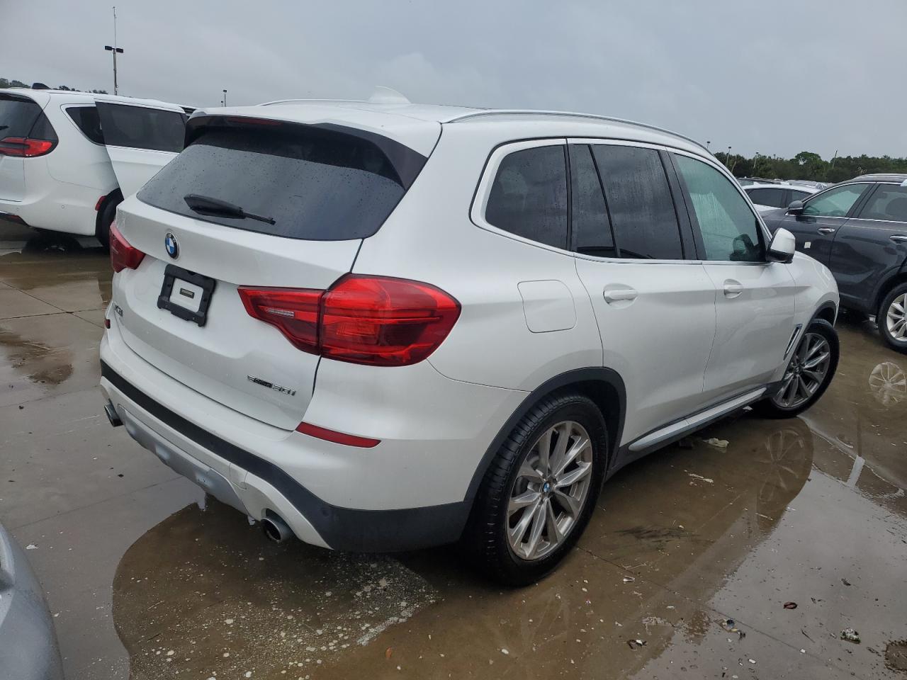 VIN 5UXTR7C57KLE97800 2019 BMW X3 no.3