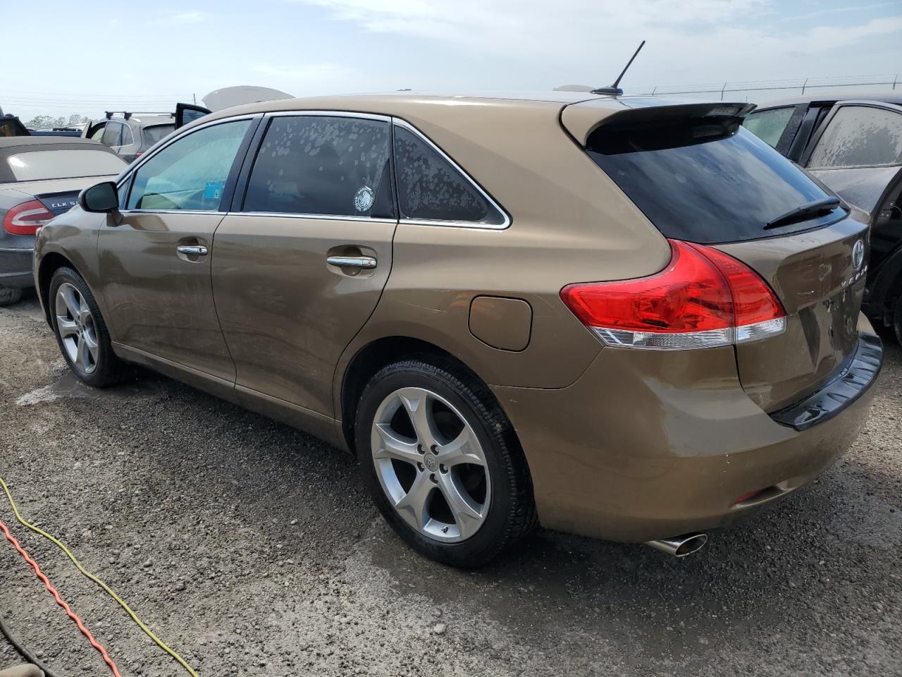 2009 Toyota Venza - Image 2