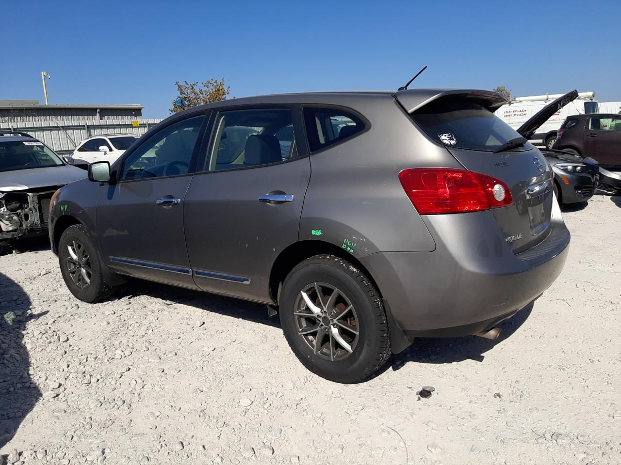 2012 Nissan Rogue - Image 2