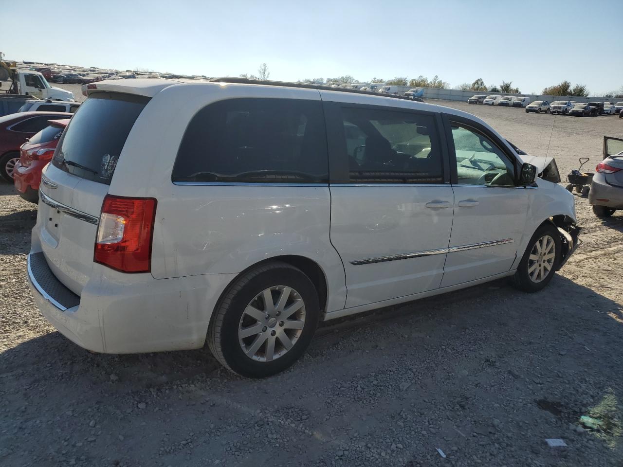 2014 Chrysler Town & Country - Image 3