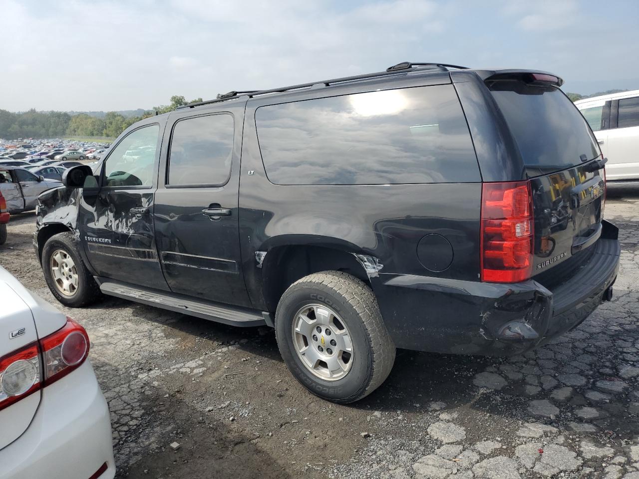 2009 Chevrolet Suburban - Image 2