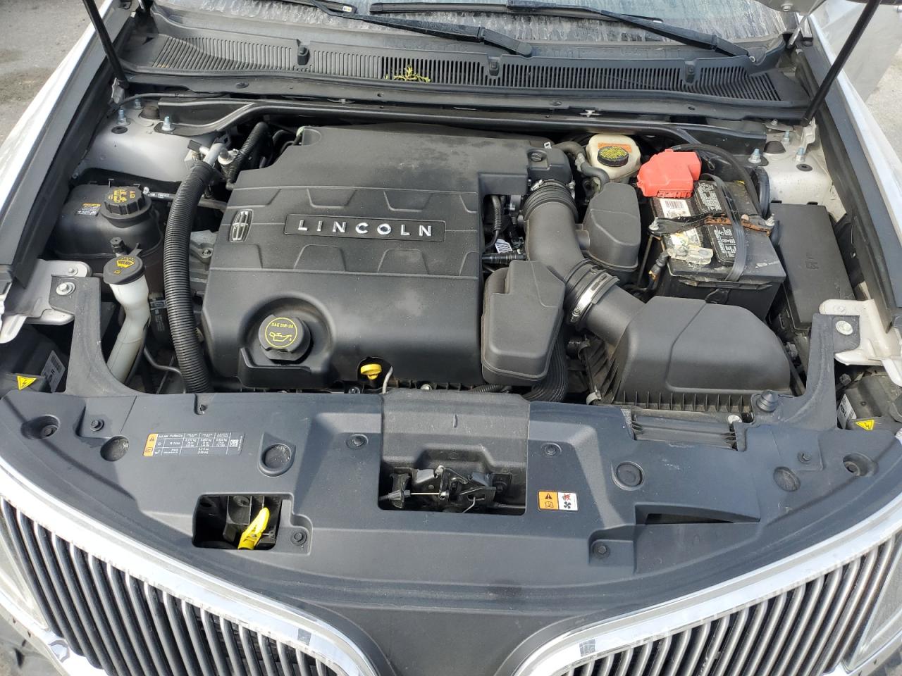 2016 Lincoln MKS - Image 13