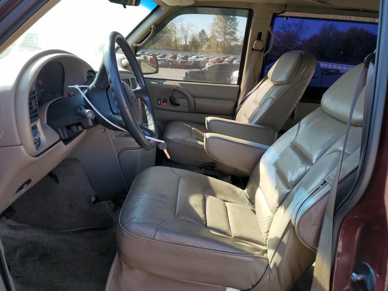 2002 Chevrolet Astro - Image 7