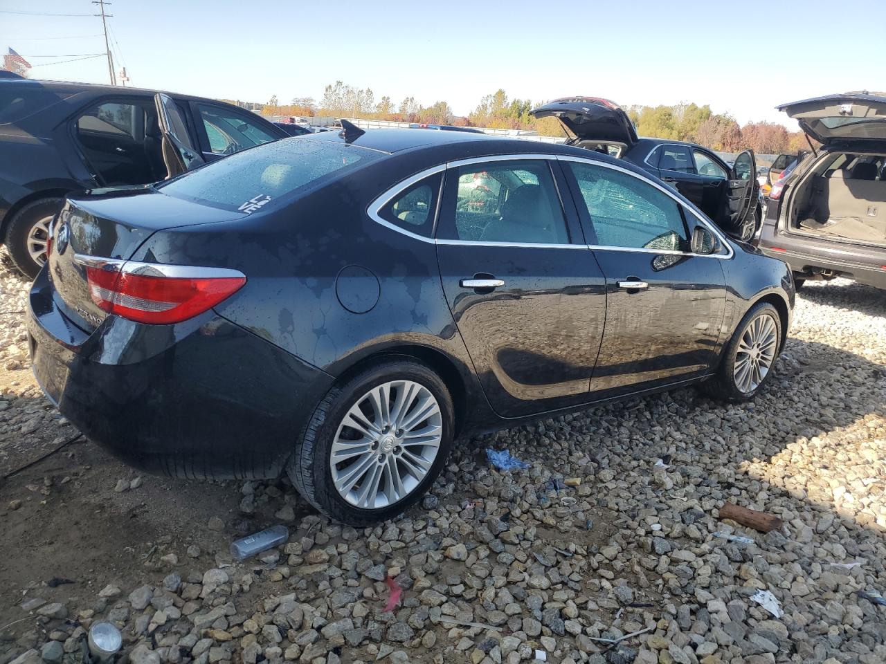 VIN 1G4PP5SK6E4192638 2014 BUICK VERANO no.3