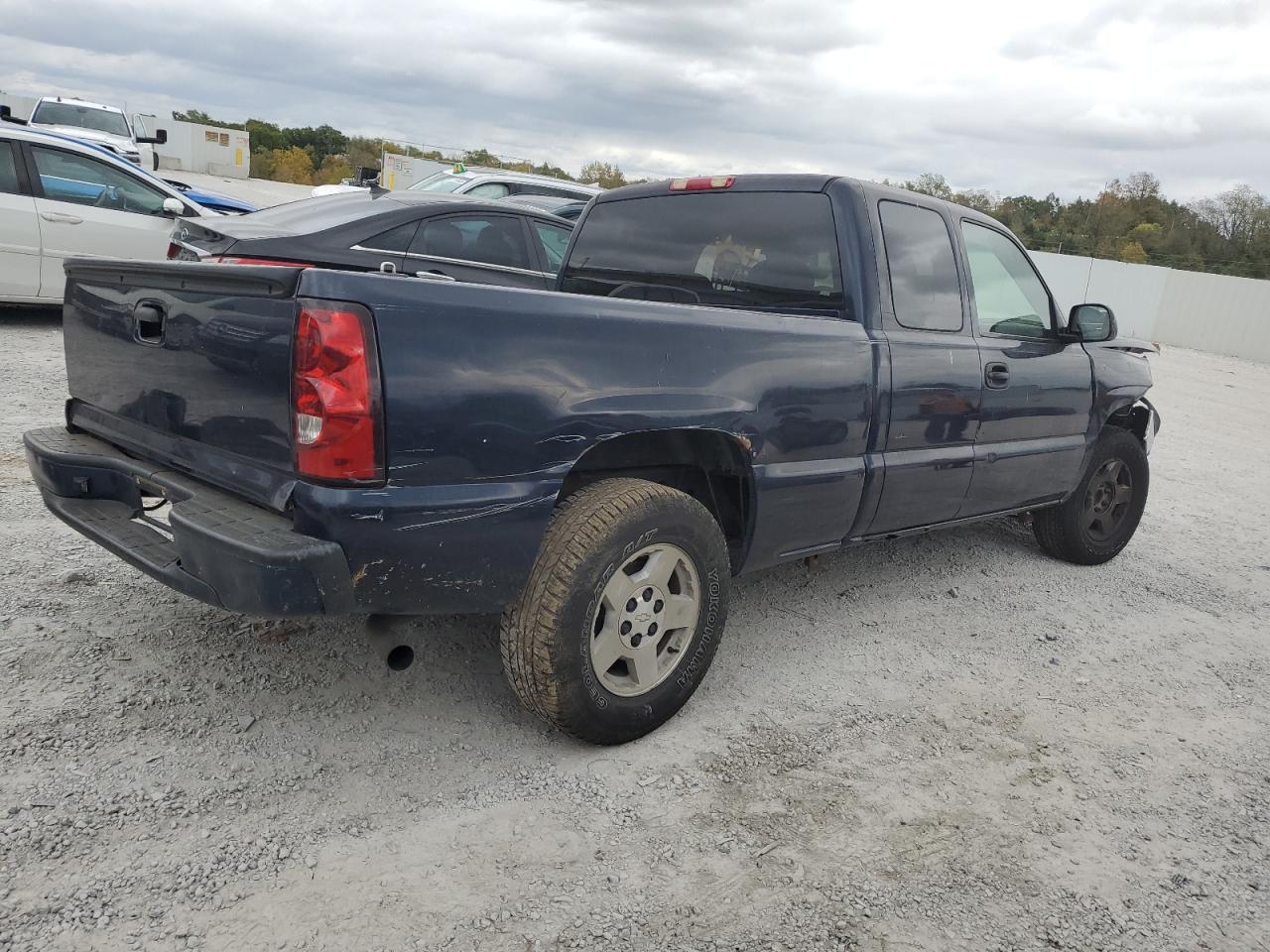 2005 Chevrolet Silverado - Image 3