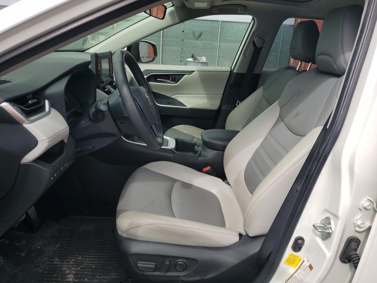 2022 Toyota RAV 4 - Image 7