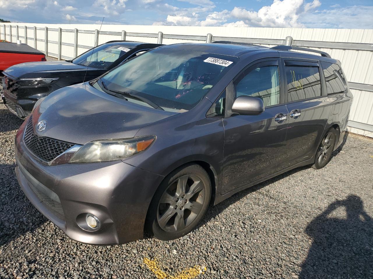 2014 Toyota Sienna - Image 1