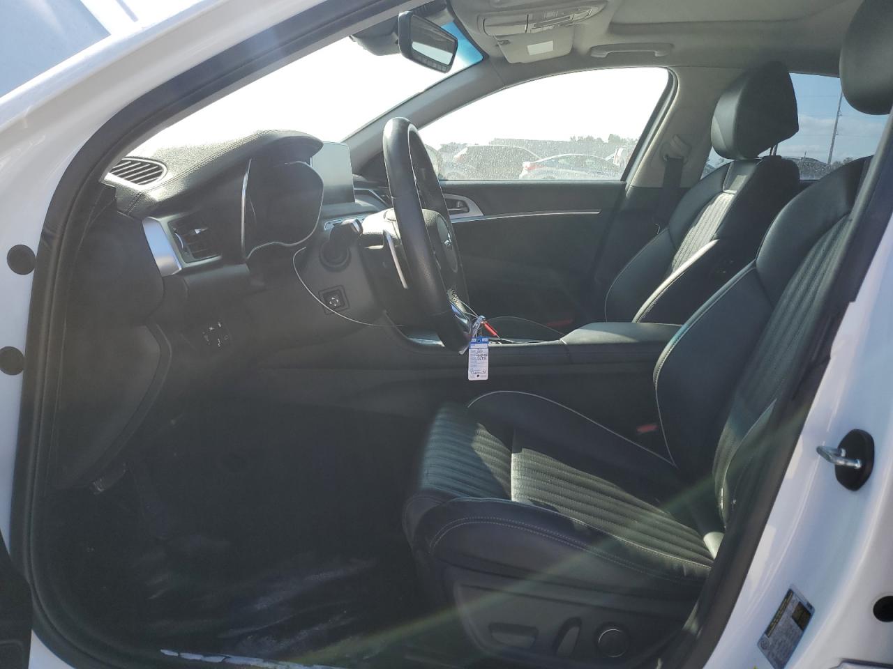 2020 Genesis G70 - Image 7