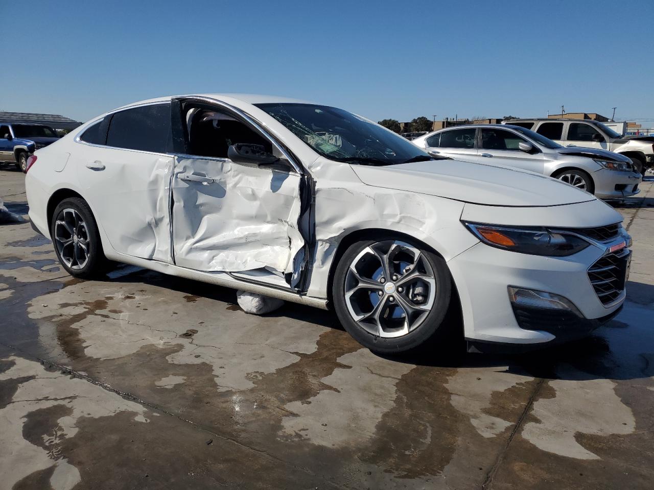 2022 Chevrolet Malibu - Image 4