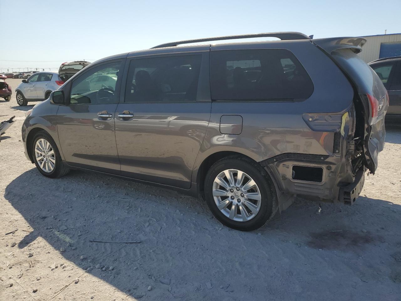 2012 Toyota Sienna - Image 2