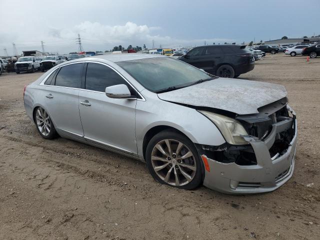 Седани CADILLAC XTS 2015 Сріблястий