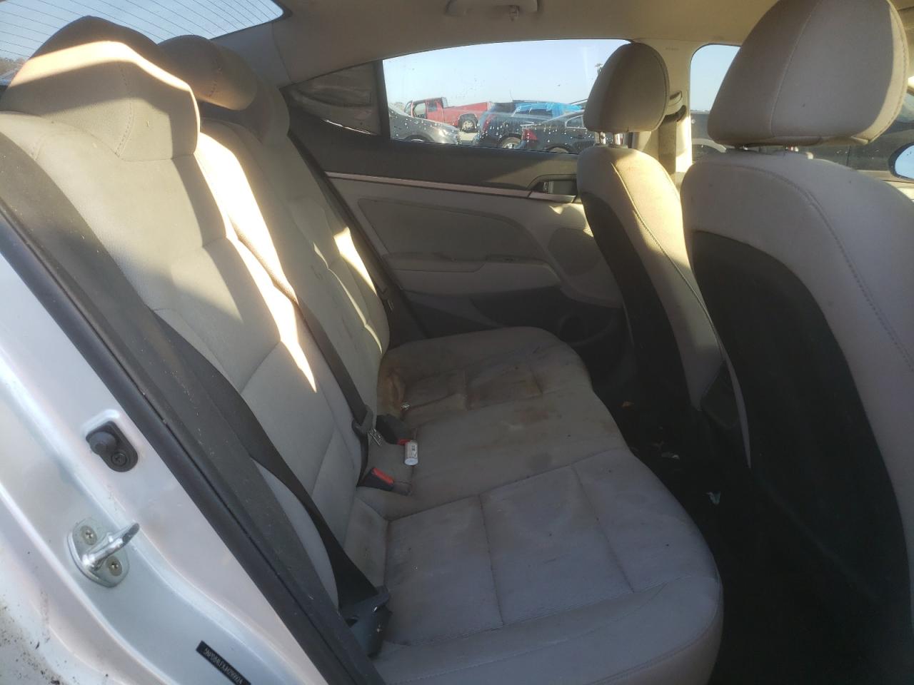 2018 Hyundai Elantra - Image 10