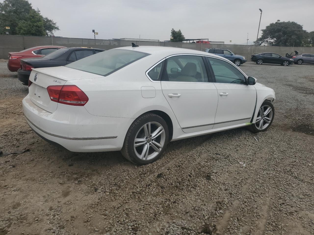 2015 Volkswagen Passat - Image 3