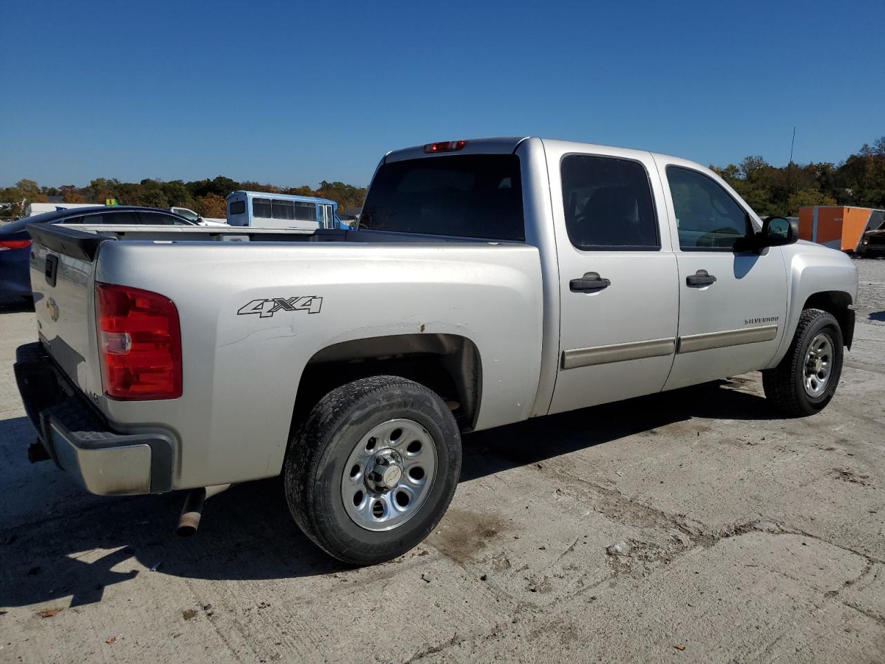 2011 Chevrolet Silverado - Image 3