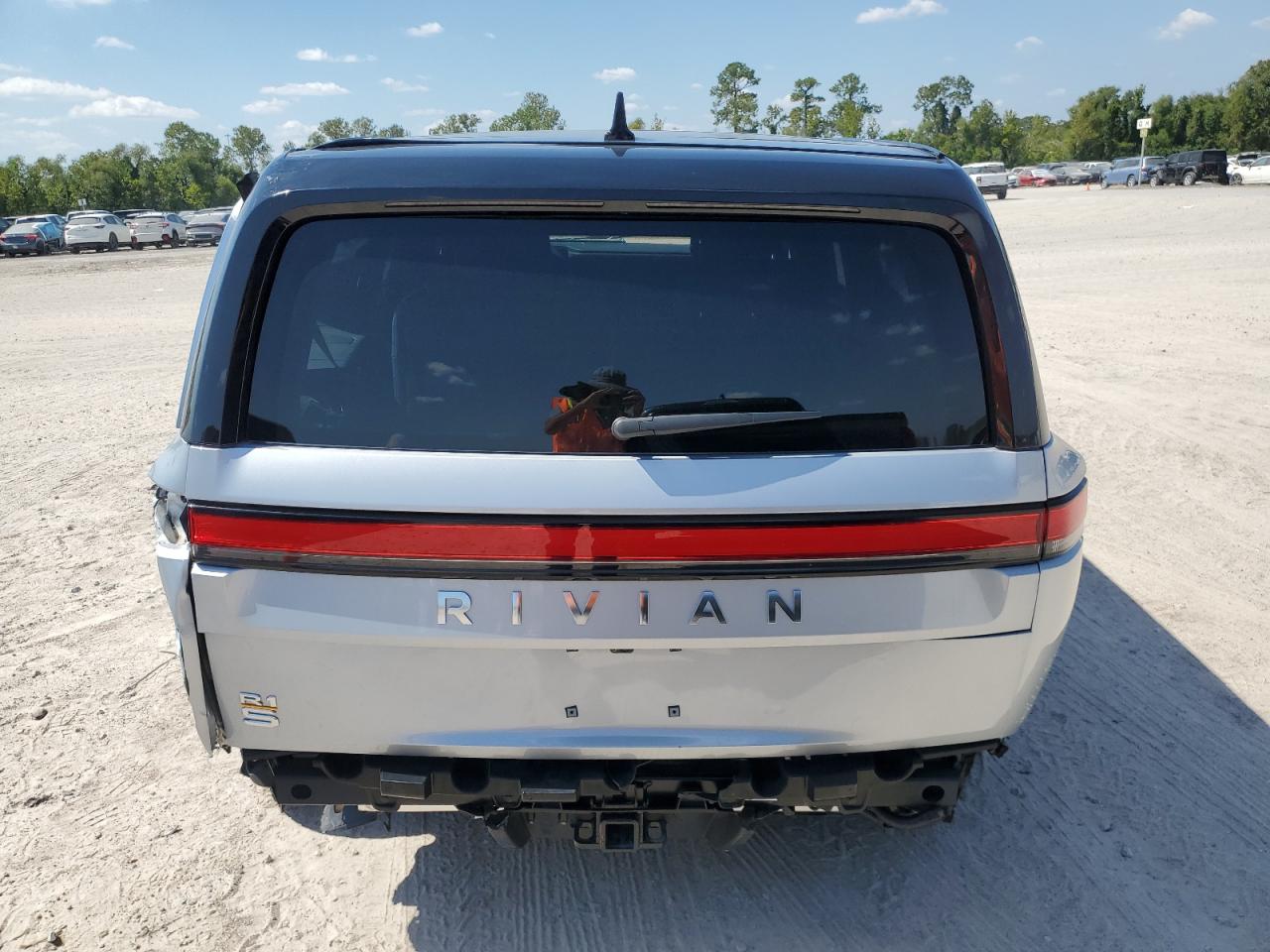 7PDSGABA5RN033603 2024 Rivian R1S Adventure