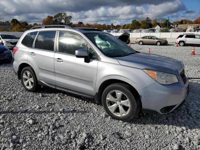  SUBARU FORESTER 2015 Серебристый