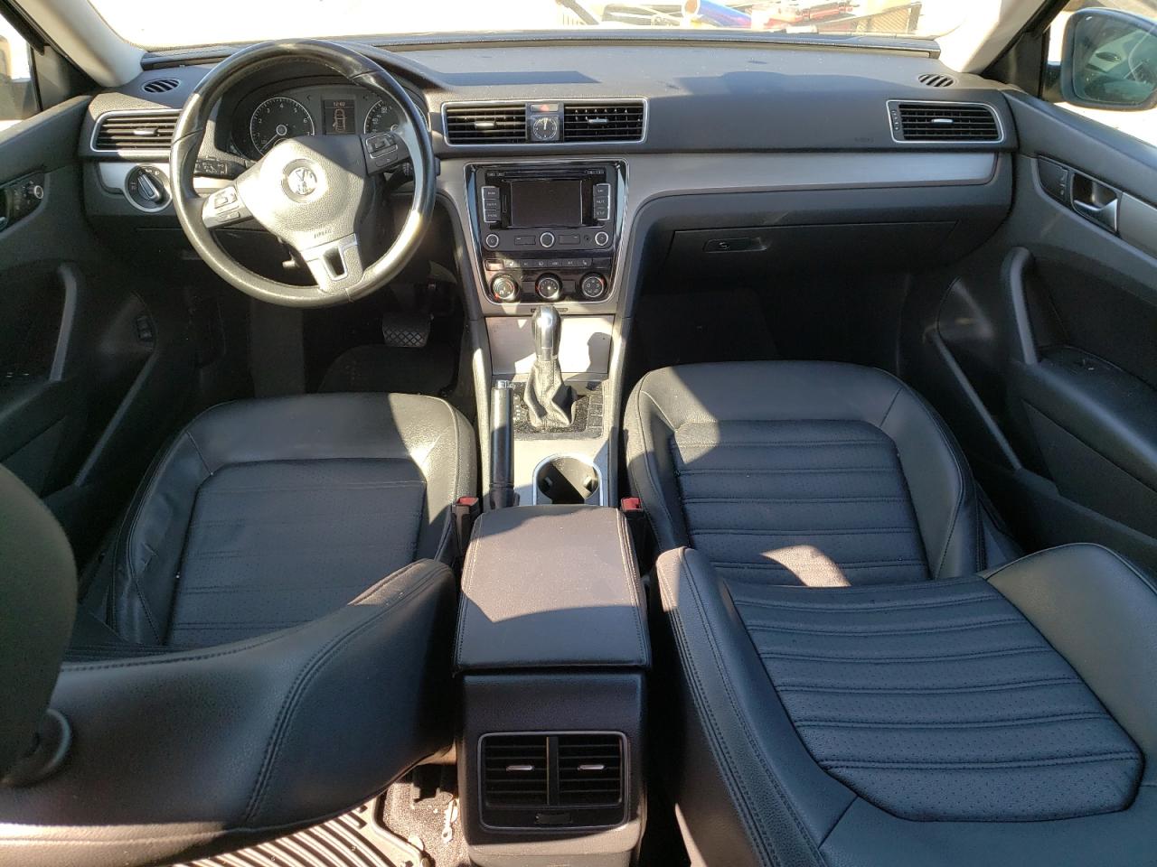 2015 Volkswagen Passat - Image 8