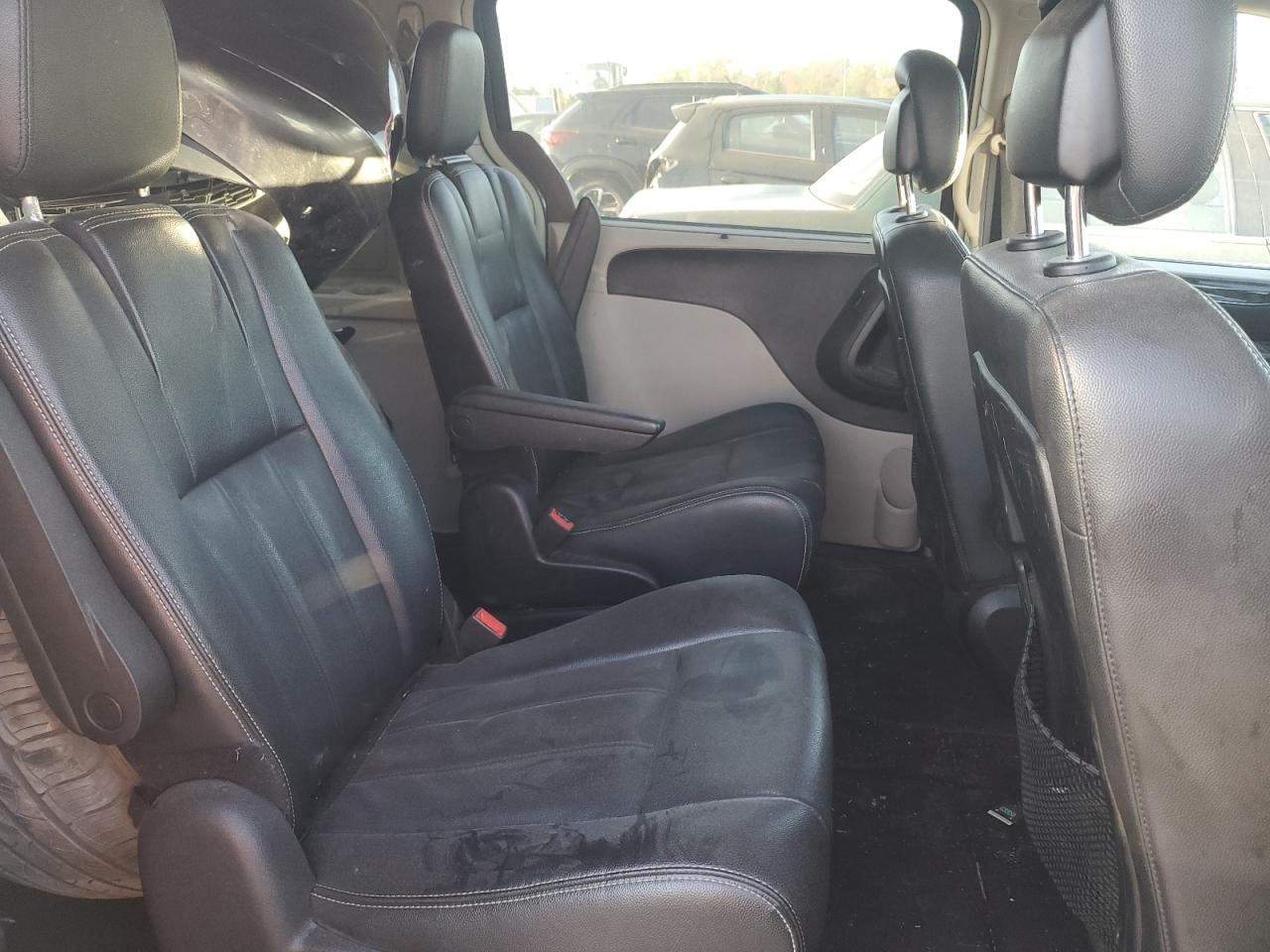 2015 Chrysler Town & Country - Image 11