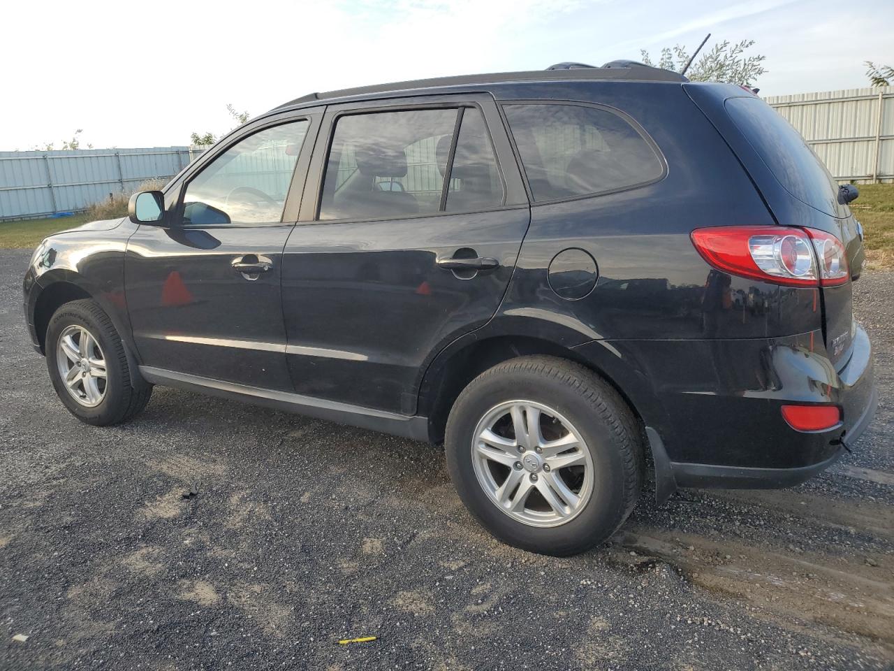 2010 Hyundai Santa Fe - Image 2