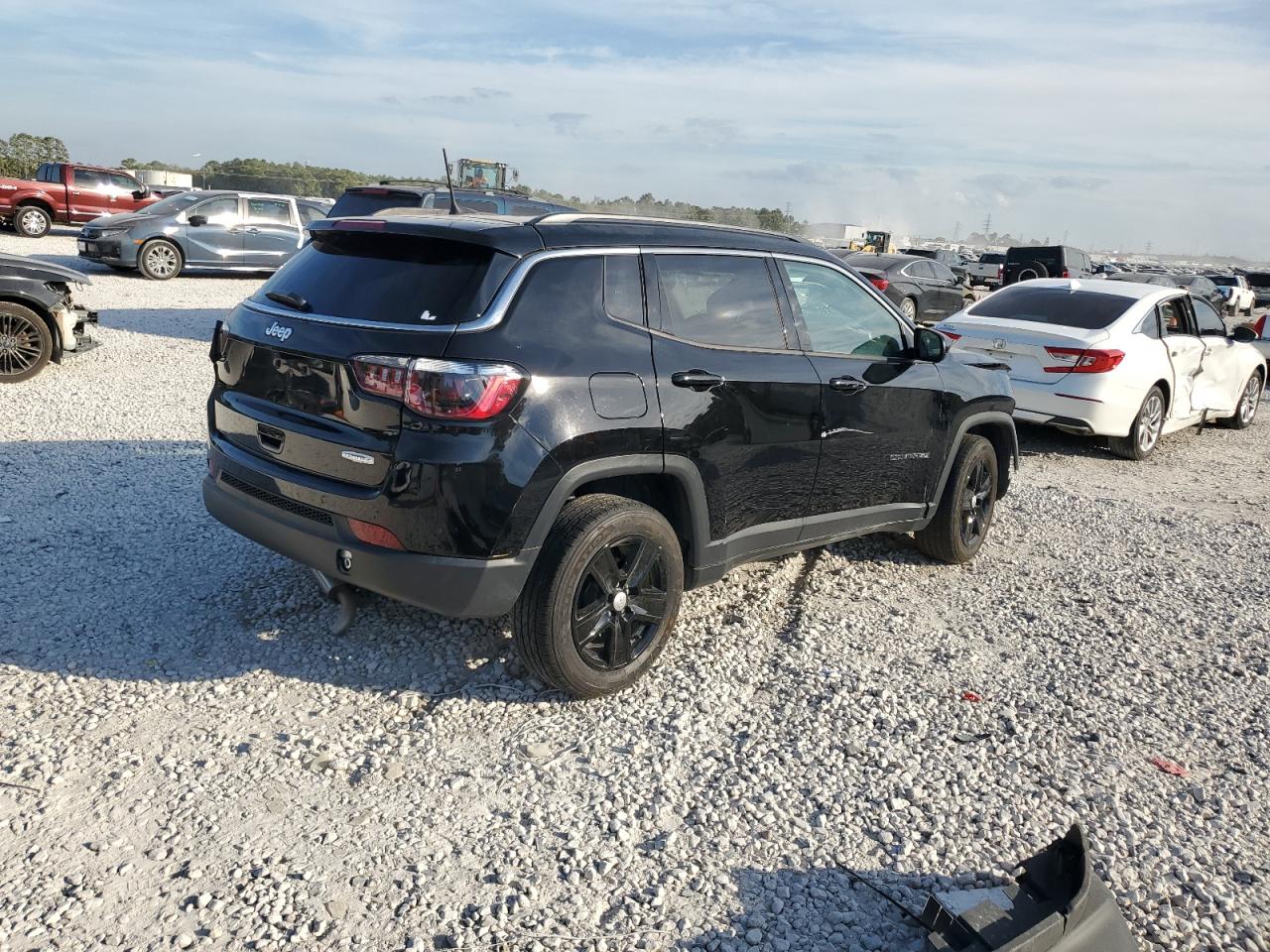 2022 Jeep Compass - Image 3