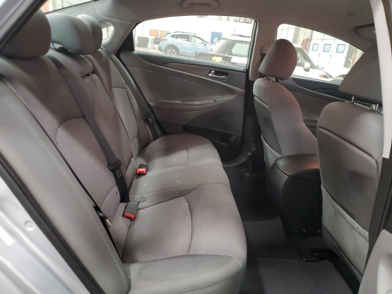 2011 Hyundai Sonata - Image 10