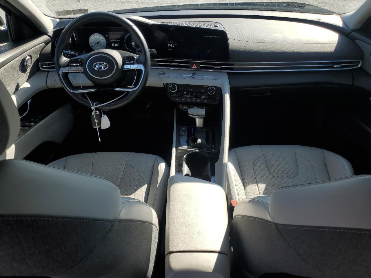 2023 Hyundai Elantra - Image 8