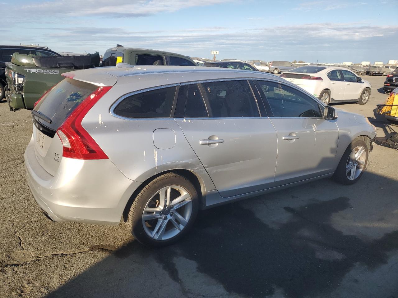 2015 Volvo V60 - Image 3