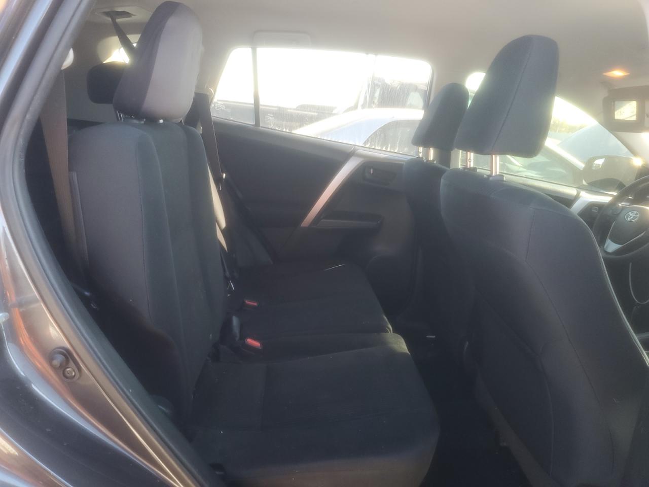 JTMZFREV1JJ154887 2018 Toyota Rav4 Le